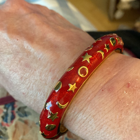 KJL bangle bracelet Fits small wrist in red and gold Has click in Clasp - Picture 6 of 7